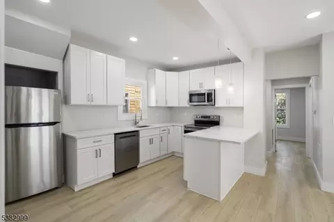 90 N Grove St, East Orange, NJ 07017