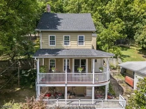 24 Sanatorium Rd, Glen Gardner, NJ 08826