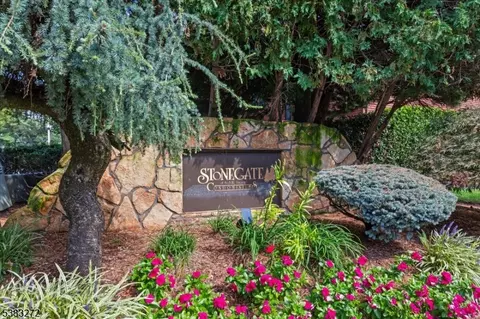 31 Sherry Ln, Saddle Brook, NJ 07663