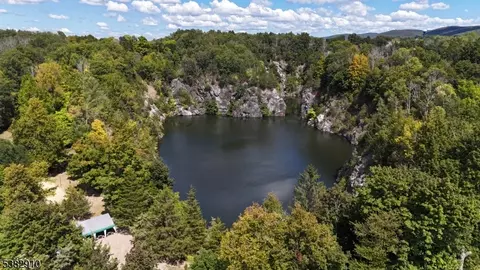 65 Buckwheat Rd, Franklin Boro, NJ 07416