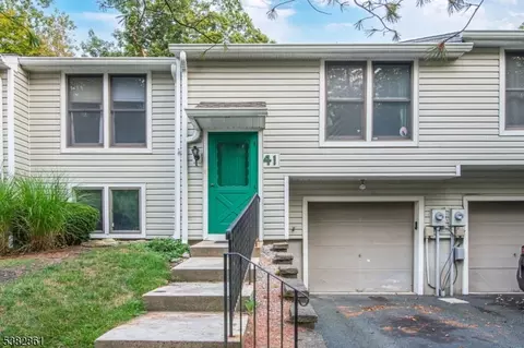 41 Quail Ct, Hamburg, NJ 07419