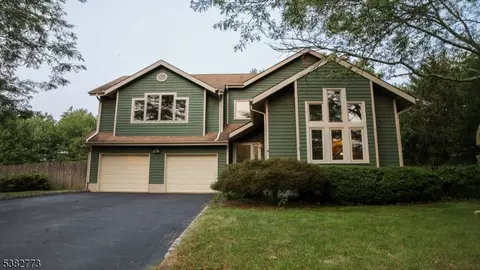 73 Beechwood Cir, Hillsborough, NJ 08844