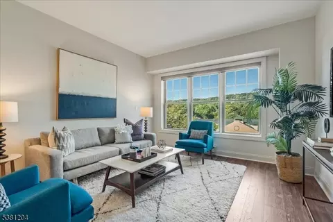 48 S Park St #609, Montclair, NJ 07042
