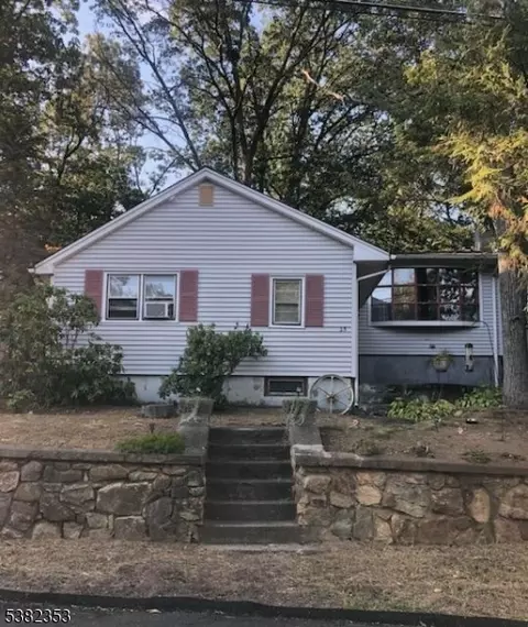 25 Conklin Ave, Stanhope, NJ 07874