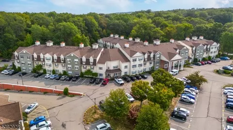 9302 Richmond Rd #302, West Milford, NJ 07480