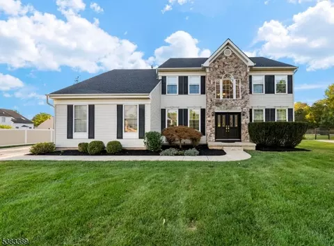 3 Lori Ct, Somerset, NJ 08873