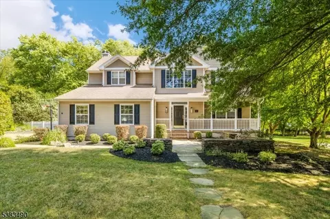 18 Country Meadows Ln, Boonton, NJ 07005