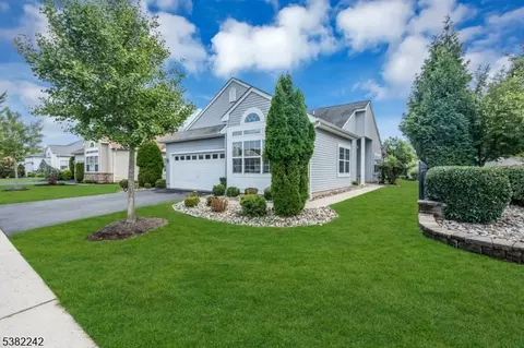 12 Medici Dr, Somerset, NJ 08873