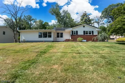 3 Tanglewood Ln, Green Brook, NJ 08812