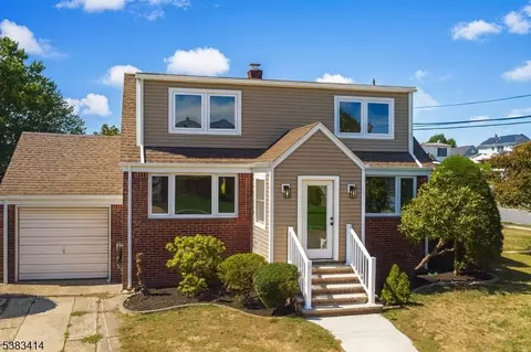 4 Page St, Elmwood Park, NJ 07407