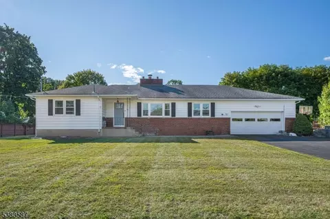 25 Chase Dr, Kenvil, NJ 07847