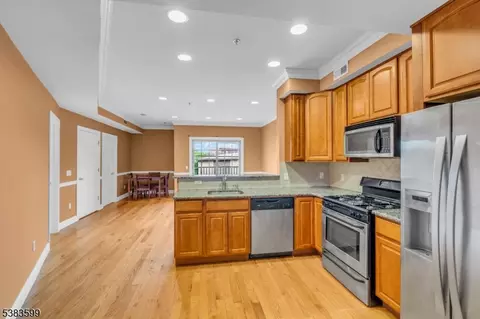 30 Austin St #301, Newark, NJ 07114