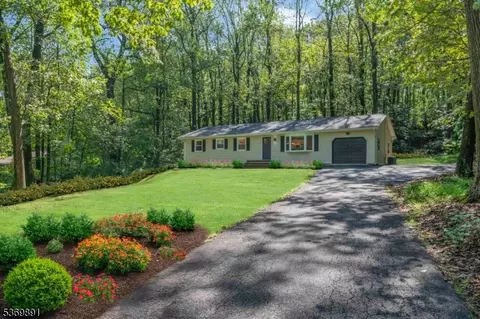 385 Tunnel Rd, Asbury, NJ 08802