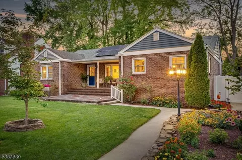 33 Ethel Pl, Metuchen, NJ 08840