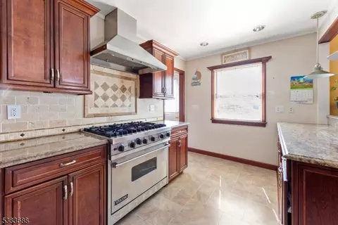 25 Watson Dr, Dover, NJ 07801 photo 2