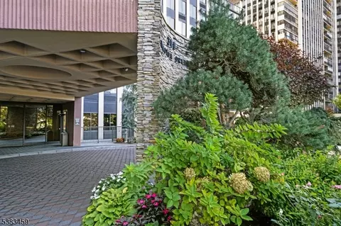 300 Winston Dr-c0101 #101, Cliffside Park, NJ 07010