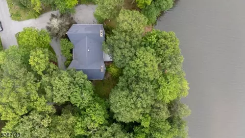 227 Bearfort Rd, West Milford, NJ 07480