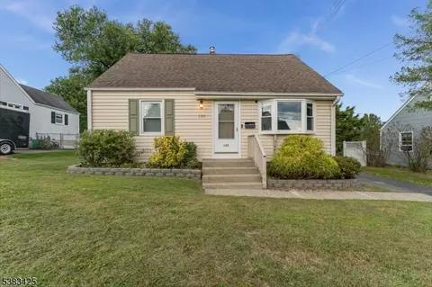 130 Elmhurst Dr, Phillipsburg, NJ 08865