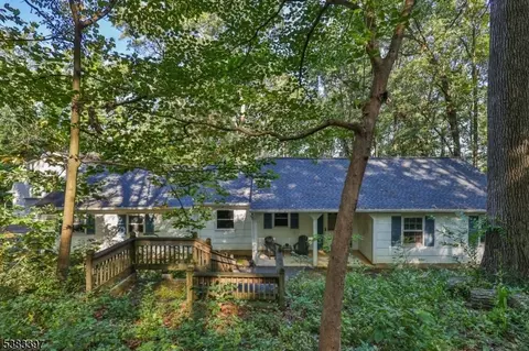 2141 New Village Rd, Stewartsville, NJ 08886