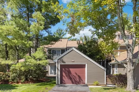 162 Grandview Ln, Mahwah, NJ 07430