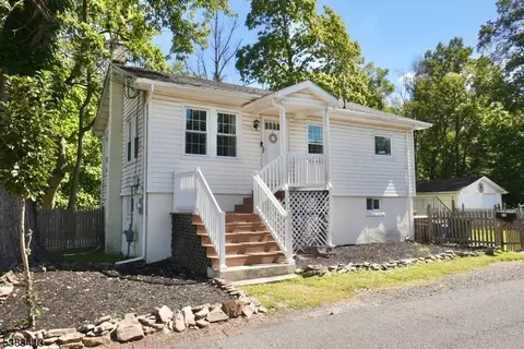 11 Spring Ln, West Caldwell, NJ 07006