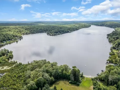 116 W Owassa Tpke, Newton, NJ 07860