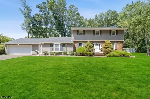 18 Stafford Ter, Parsippany, NJ 07054