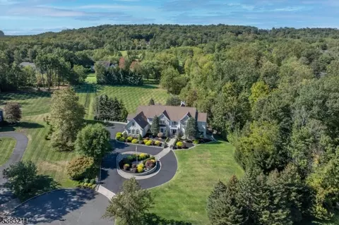 35 Primrose Ln, Basking Ridge, NJ 07920
