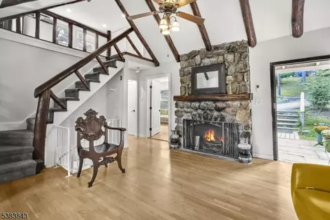 28 Springbrook Trl, Sparta, NJ 07871
