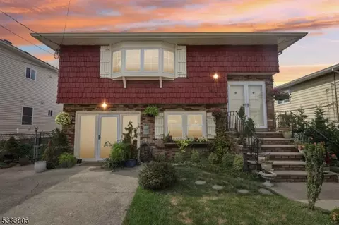 1025 Koelle Blvd, Secaucus, NJ 07094
