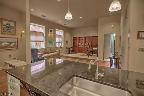 211 Main St #6, Gladstone, NJ 07934