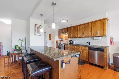 60 Parkway Dr #6G, East Orange, NJ 07017