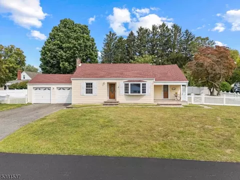 3 Titus St, Dover, NJ 07801