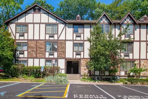 1512 Faulkner Ct, Mahwah, NJ 07430