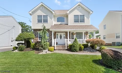 11 Oleander Way, Clark, NJ 07066