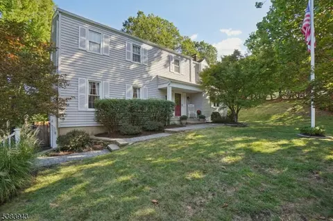 16 Slope Dr, Cedar Knolls, NJ 07927