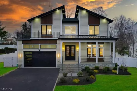 11 Country Club Rd, Livingston, NJ 07039