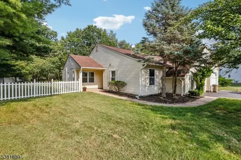 48 Woodbury Rd, Edison, NJ 08820
