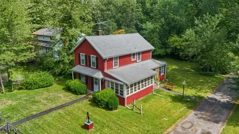 33 Millbrook Rd, New Vernon, NJ 07976