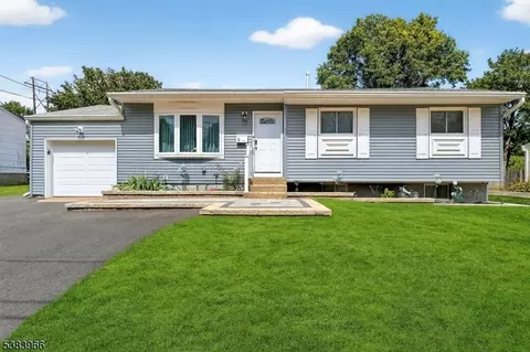 11 Shelley Dr, Hackettstown, NJ 07840