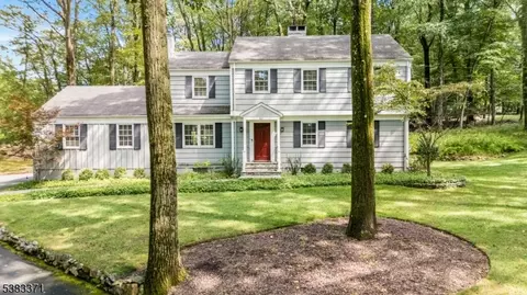 62 Fernview Rd, Morris Plains, NJ 07950