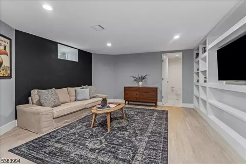 149 Walnut St, Montclair, NJ 07042 photo 33