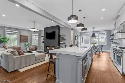 149 Walnut St, Montclair, NJ 07042 photo 9
