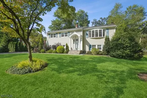 189 Lawrence Dr, Berkeley Heights, NJ 07922