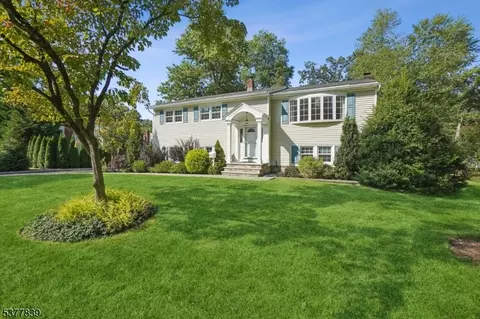 189 Lawrence Dr, Berkeley Heights, NJ 07922