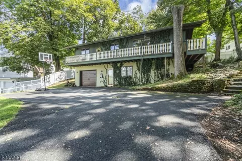 8 Winona Ter, Sparta, NJ 07871