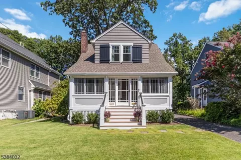 67 Laurel Dr, New Providence, NJ 07974
