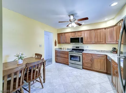4 S Hampton Ct, Flemington, NJ 08822 photo 12