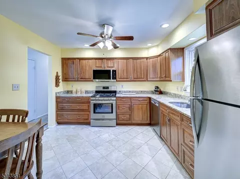 4 S Hampton Ct, Flemington, NJ 08822 photo 11