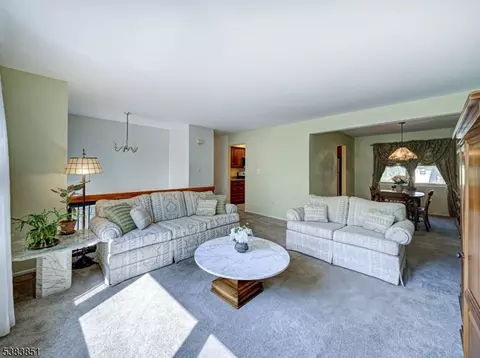 4 S Hampton Ct, Flemington, NJ 08822 photo 5